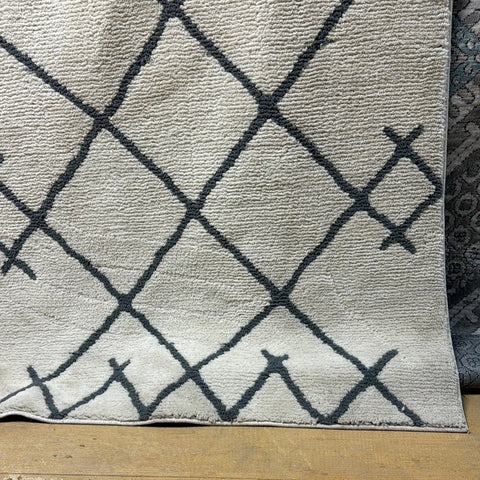 LIGHTLY LOVED - 7'x10' Kenya Fleece Geometric Design Tufted Area Rug Cream - Project 62 - HomeLife