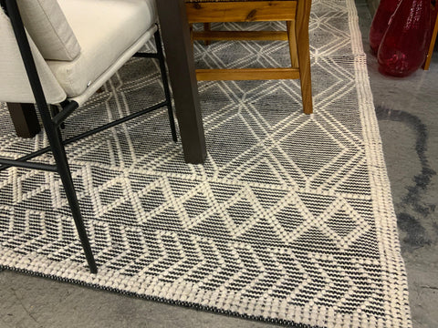 Black and White Nuloom 6x9 Rug - HomeLife